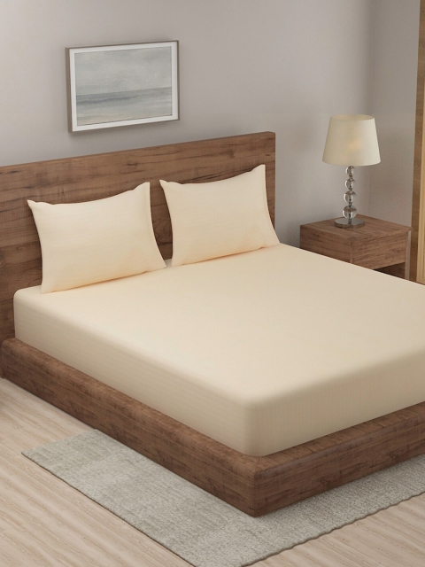 

TAG 7 Cream-Coloured & Blue 210 TC 2 King Bedsheet with 4 Pillow Covers