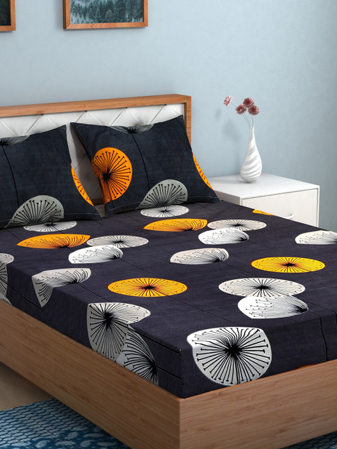 

TAG 7 Pack of 2 Beige & Black Floral 210 TC King Bedsheet with 4 Pillow Covers