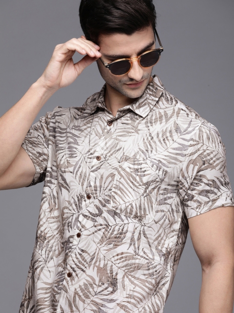 

Voi Jeans Men Beige Slim Fit Printed Casual Shirt