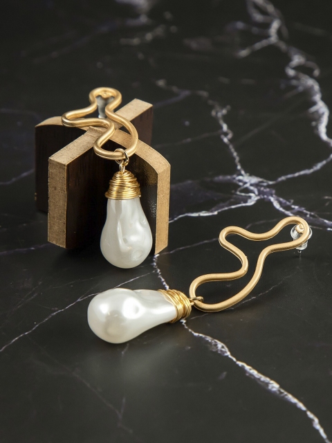 

anore Women Gold-Toned Contemporary Pearl Drop Earrings