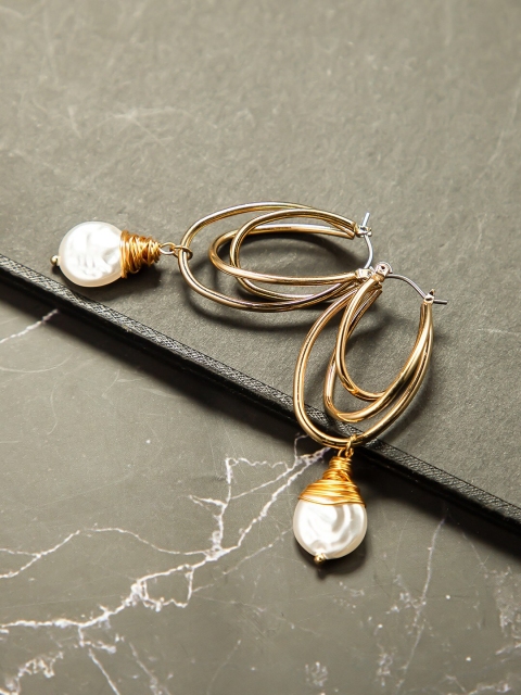

anore Women Gold-Toned Teardrop Shaped Contemporary Pearl Drop Earrings