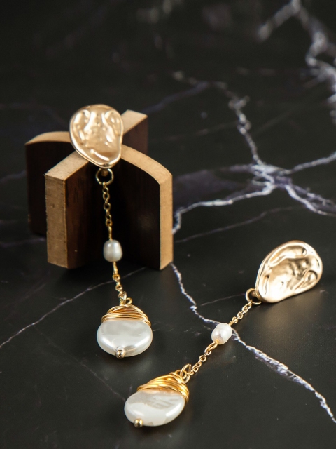 

anore Women Gold-Toned Contemporary Pearl Drop Earrings