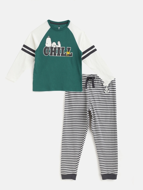 

Marks & Spencer Boys White & Black Printed Night suit