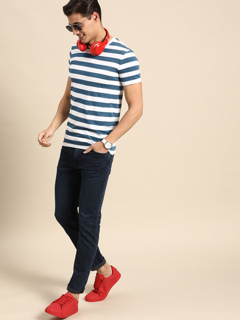 

United Colors of Benetton Men White & Blue Striped T-shirt