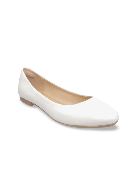 

Mochi Women White Ballerinas Flats