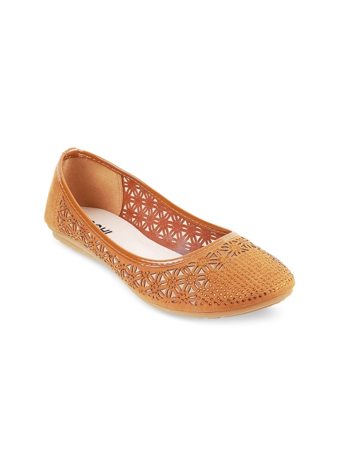 

Mochi Women Brown Ballerinas With Laser Cuts Flats