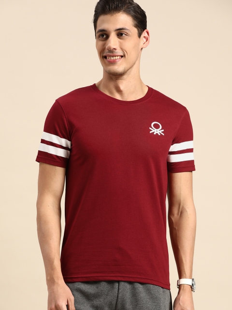 

United Colors of Benetton Men Burgundy Solid T-shirt With Brand Logo Detail