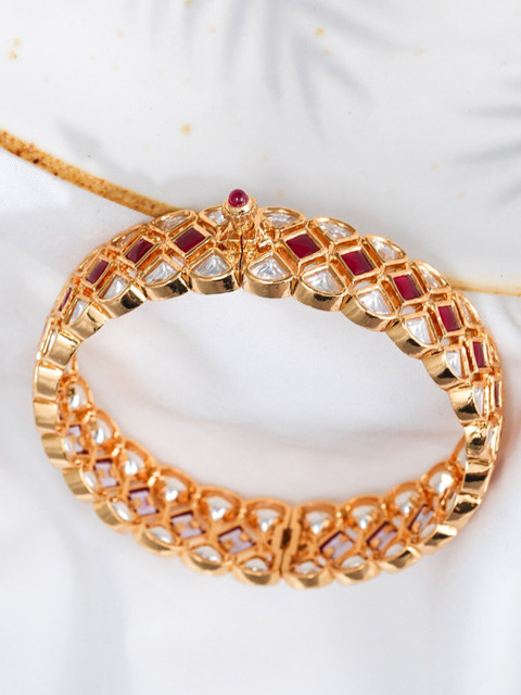 

Queen Be Women Gold-Toned & Red Brass Kundan Bangle-Style Bracelet