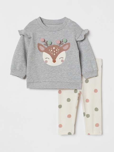 

H&M Boys White & Grey Pure Cotton Cotton Clothing Set