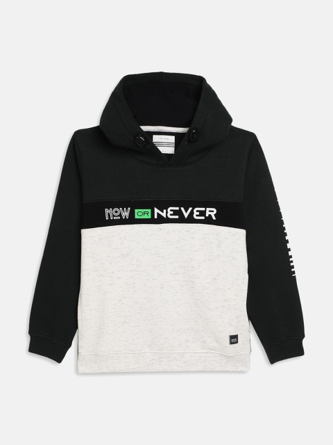 

Octave Boys Green Colourblocked Hooded Sweatshirt