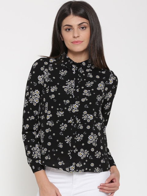 

Vero Moda Women Black Regular Fit Printed Casual Shirt