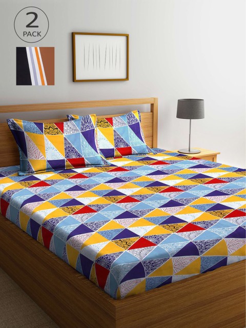 

KLOTTHE Red & Blue Geometric 210 TC 2 King Bedsheets with 4 Pillow Covers