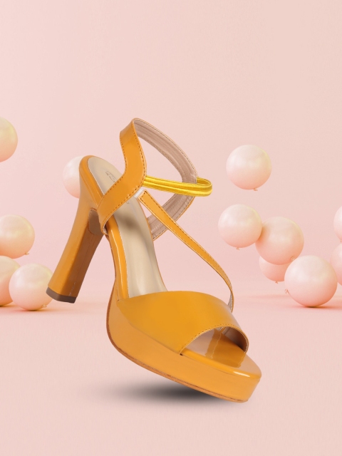 

Picktoes White Platform Sandals