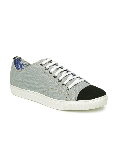 

Core Men Grey & Black Colourblocked Sneakers
