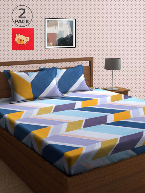 

KLOTTHE Red & Blue Geometric 210 TC 2 King Bedsheet with 4 Pillow Covers