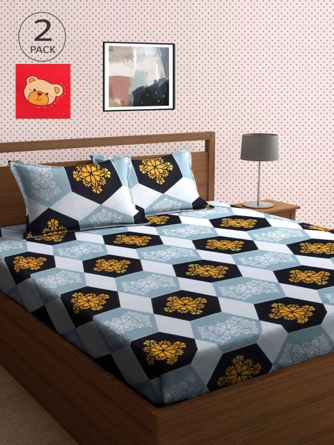 

KLOTTHE Red & Blue Geometric 210 TC 2 King Bedsheets with 4 Pillow Covers