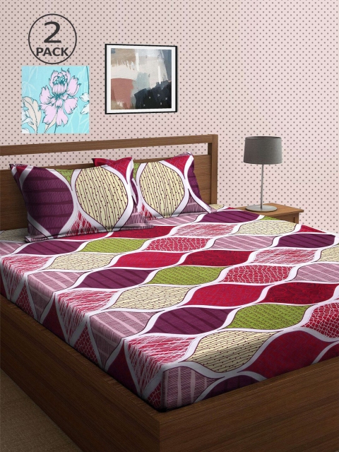 

KLOTTHE Set Of 2 Green & Red Printed 210 TC King Bedsheets With 4 Pillow Covers
