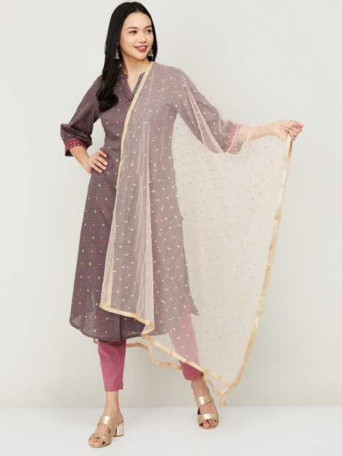 

Melange by Lifestyle Peach-Coloured & Gold-Coloured Embroidered Dupatta with Sequinned