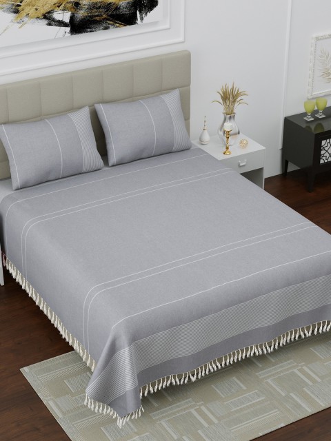 

Varde Grey & White Geometric 160 TC King Bedsheet with 2 Pillow Covers