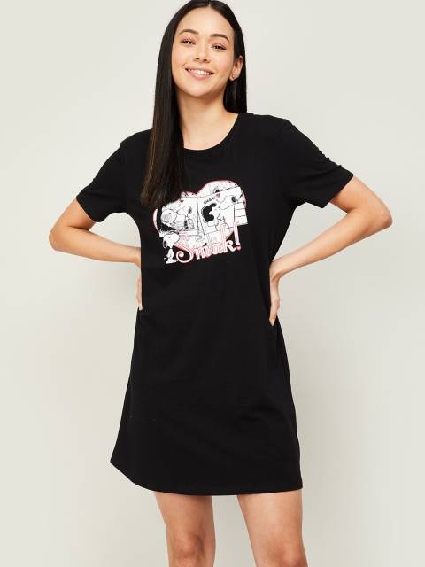 

Ginger by Lifestyle Black & Off White T-shirt Dress
