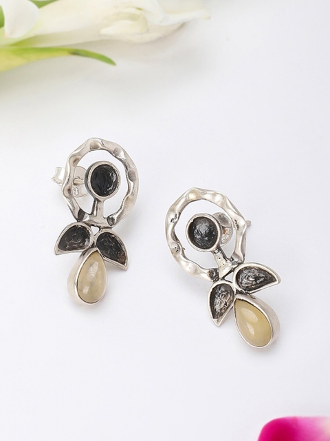 

Fabindia Black & Beige Silver-Plated Handcrafted Floral Studs