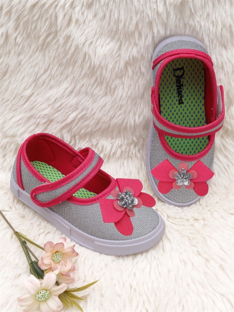 

DChica Girls Silver-Toned Party Ballerinas with Bows Flats