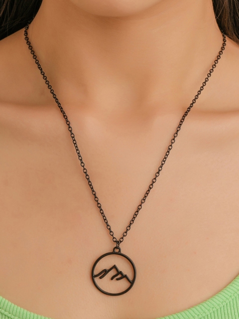 

URBANIC Black Geometric Necklace