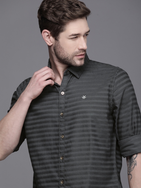 

WROGN Men Grey Slim Fit Horizontal Striped Casual Shirt