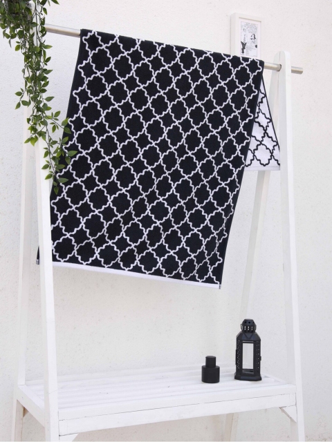

Ariana Black & White Printed 600 GSM Cotton Bath Towel