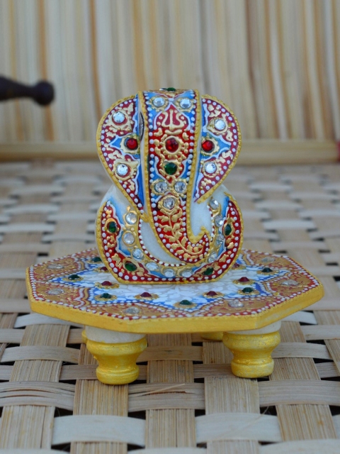 

eCraftIndia Red & White Marble Lord Ganesh Idol Showpiece with Chowki