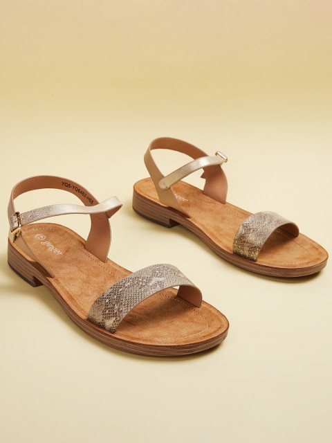 

Ginger by Lifestyle Women Gold-Toned Textured Open Toe Flats