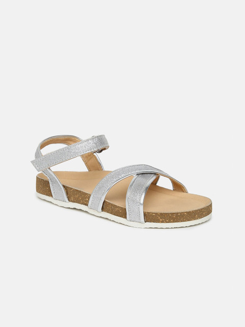 

shoexpress Girls Silver-Toned Open Toe Flats