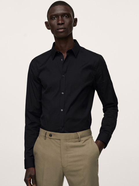 

MANGO MAN Black Solid Smart Casual Shirt