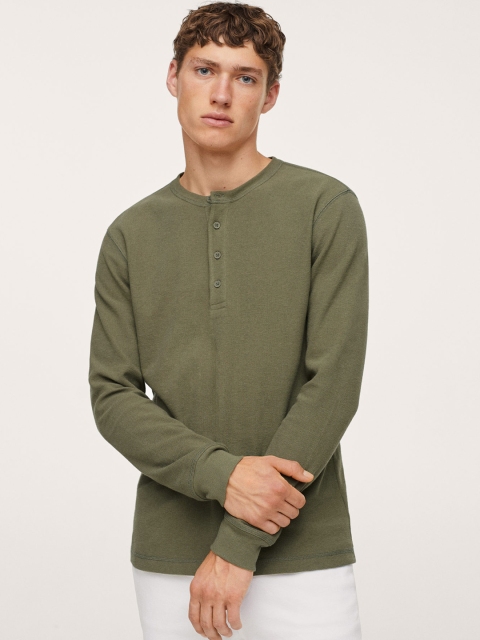 

MANGO MAN Olive Green Solid Henley Neck T-shirt