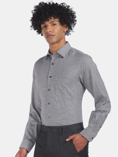 

Arrow Men Black Opaque Checked Pure Cotton Casual Shirt