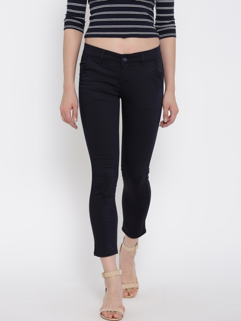 

Devis Women Navy Solid Slim Fit Flat-Front Cropped Trousers, Navy blue