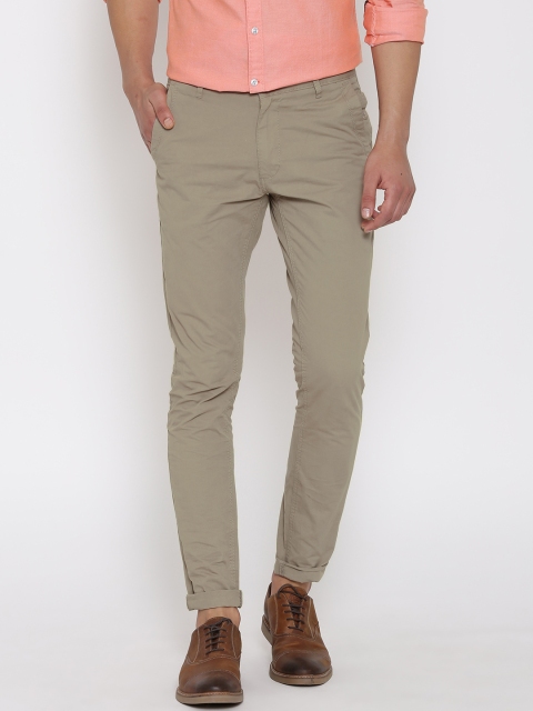 

Indigo Nation Men Beige Solid Flat-Front Trousers