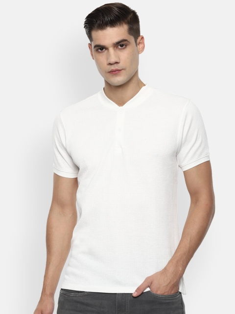 

V Dot Men White Solid Slim Fit T-shirt