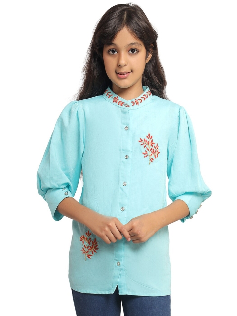 

Ishin Turquoise Blue & Red Floral Embroidered Mandarin Collar Shirt Style Longline Top