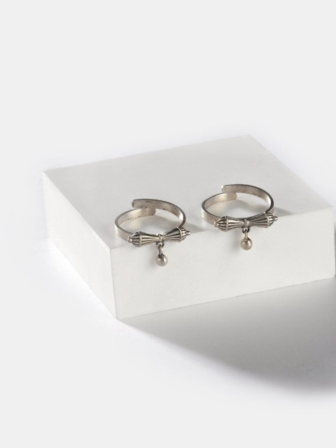 

SHAYA Set Of 2 Silver-Toned Adjustable Ethnic Toe Rings