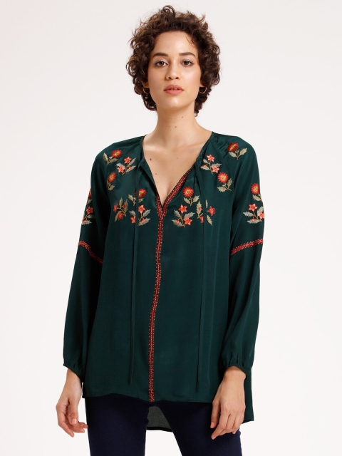 

SHAYE Women Green Floral Embroidered Aretha Top