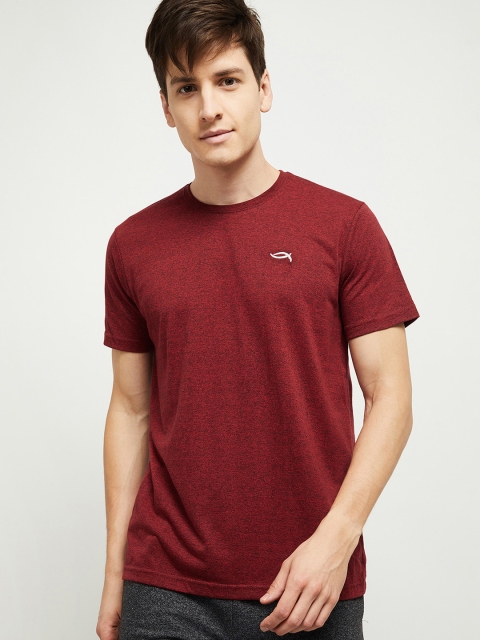 

max Men Red Solid Round Neck T-shirt