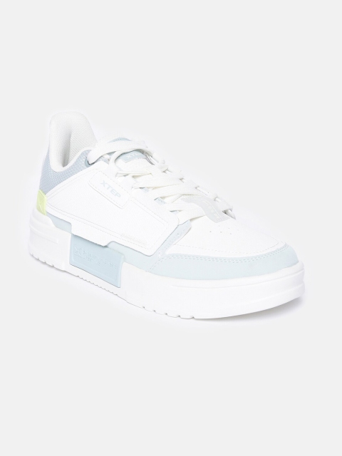 

Xtep Women Green & White Colourblocked Walking Non-Marking Shoes