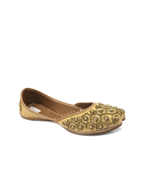 

DESI COLOUR Women Gold-Toned Embellished Leather Ethnic Mojaris Flats