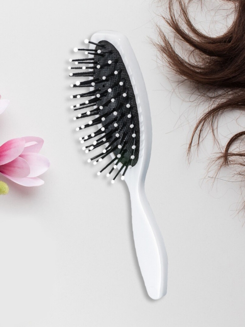 

Trisa White Sculpting Cushion Hair Brush - 660833