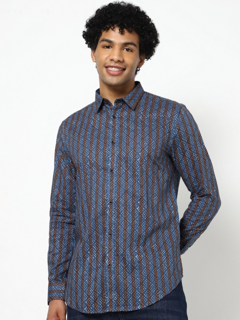 

Bewakoof Men Red Opaque Printed Casual Shirt