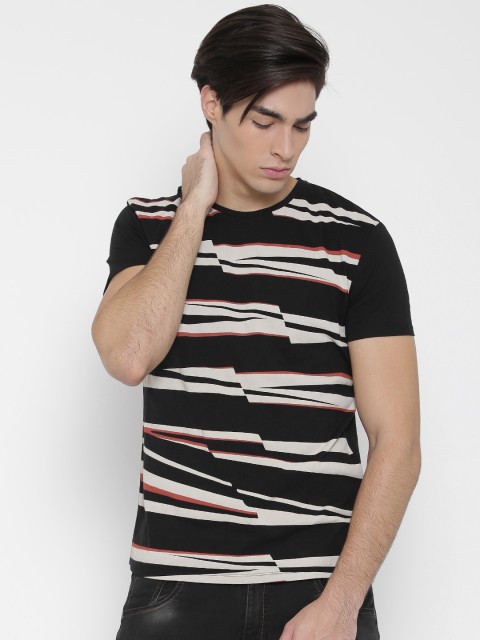 

United Colors of Benetton Men Black Printed Round Neck T-Shirt