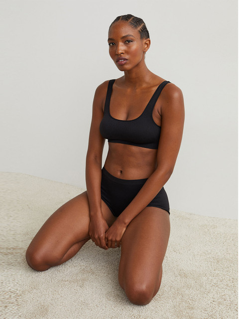 

H&M Women Black Seamless Padded Bra Top