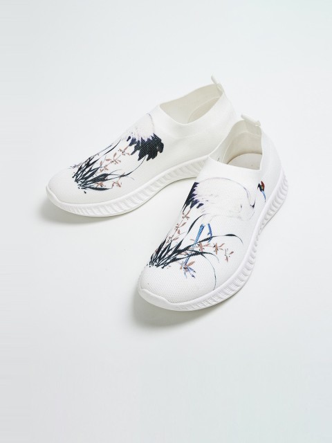 

Ginger by Lifestyle Women White Printed Slip-On Sneakers