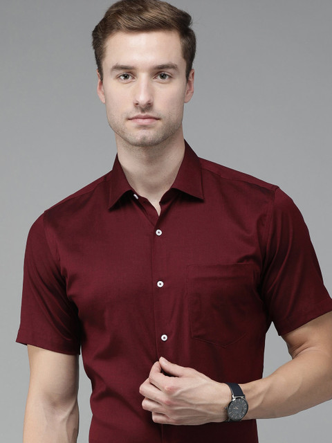 

Van Heusen Men Maroon Solid Tailored Fit Formal Shirt